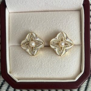 Elegant Gold and White Pearl Earrings